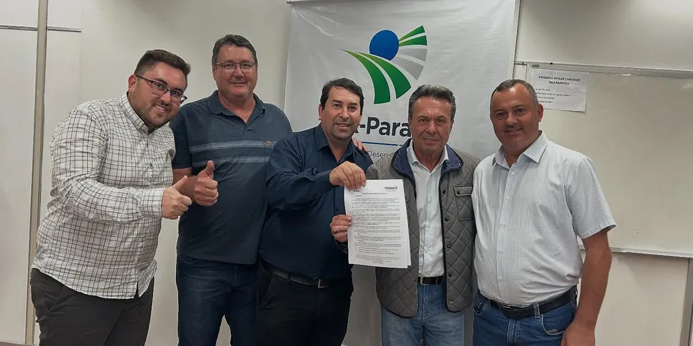 O prefeito Orli de Cristo comemorando a conquista