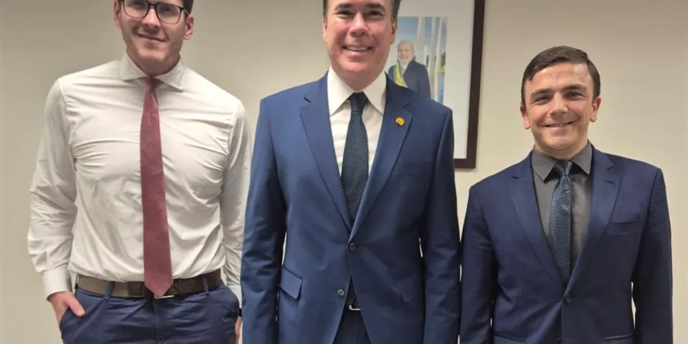 Luiz Honesko, representando Elizabeth, se reuniu com Aliel Machado e Denis Andia