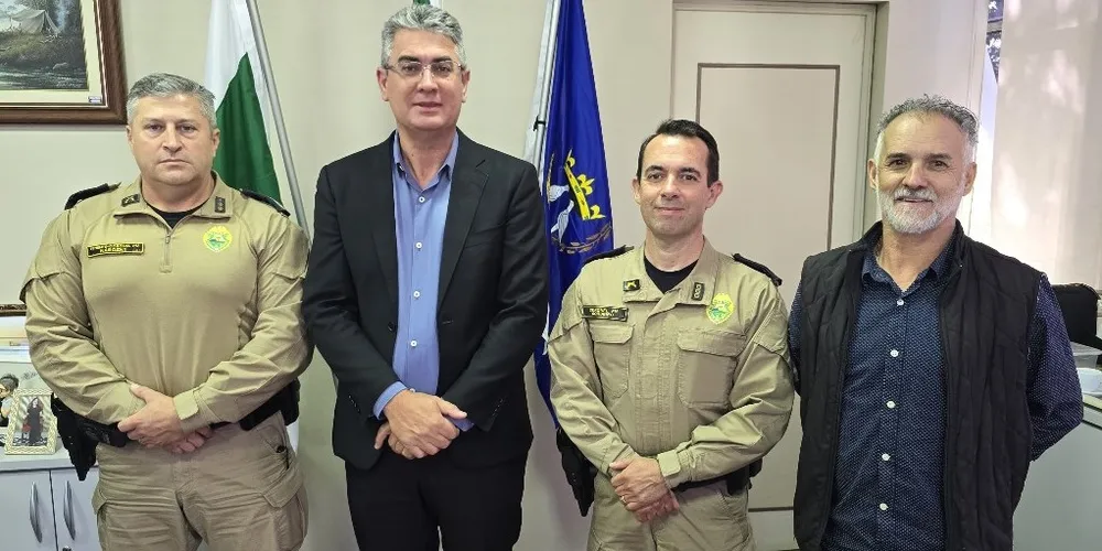 Tenente-Coronel Nabozny e o Coronel Cordeiro da Polícia Militar usaram a Tribuna da Câmara Municipal, nesta segunda-feira (26)
