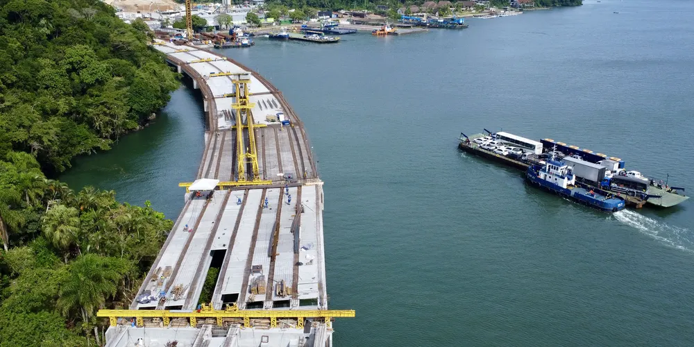 A ponte chegou a chega a 55,7% de execução