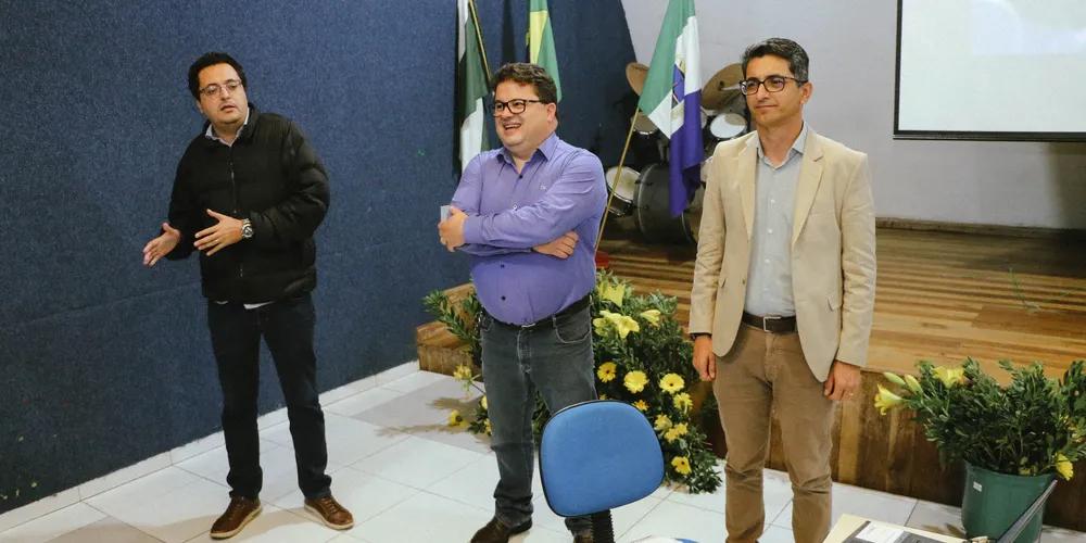 Lideranças municipais de Castro estiveram presentes na Audiência Pública