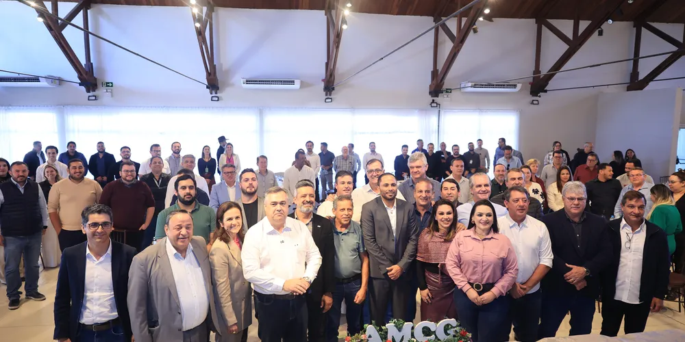 Prefeitos de municípios da região dos Campos Gerais se reuniram com secretários e deputados estaduais, nesta quarta-feira (14), em Telêmaco Borba