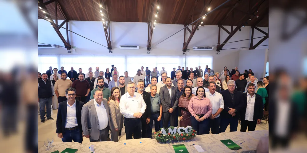 Prefeitos de municípios da região dos Campos Gerais se reuniram com secretários e deputados estaduais, nesta quarta-feira (14), em Telêmaco Borba