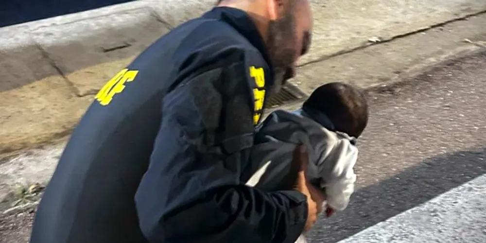 Policial salvou o bebê de apenas 20 dias