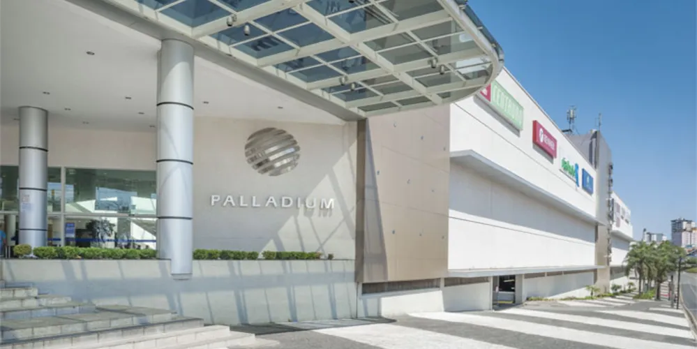 A cada R$300 em compras nas lojas participantes, o cliente tem direito a um cupom