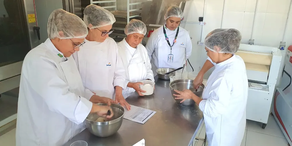 Iniciativa que já formou mais de 100 profissionais na arte da panificação
