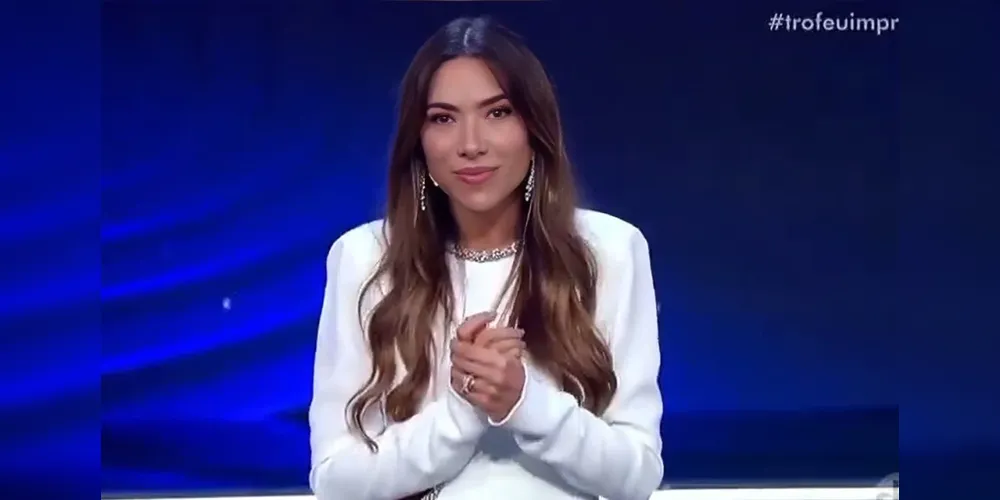A premiação começou com uma emocionante homenagem ao fundador do SBT, Silvio Santos