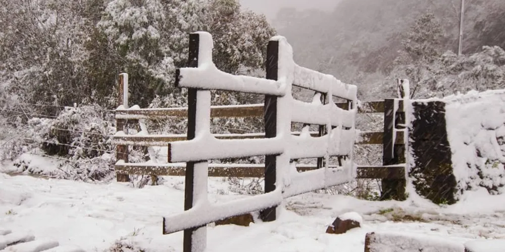 Para nevar é preciso que a atmosfera esteja muito fria, com temperaturas abaixo de 0 °C