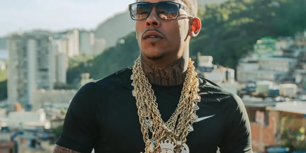 O cantor foi preso por suposto envolvimento com a facção criminosa Comando Vermelho