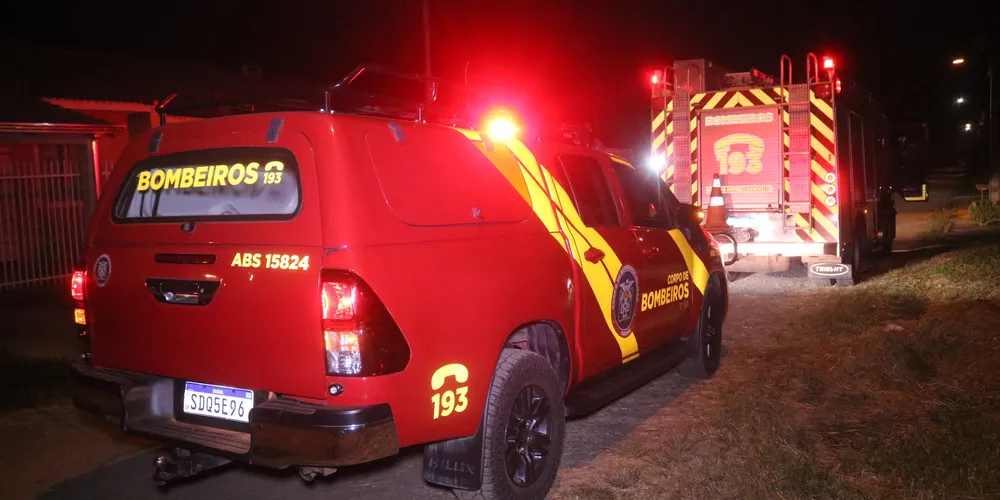 Equipes do Corpo de Bombeiros foram acionadas para a ocorrência