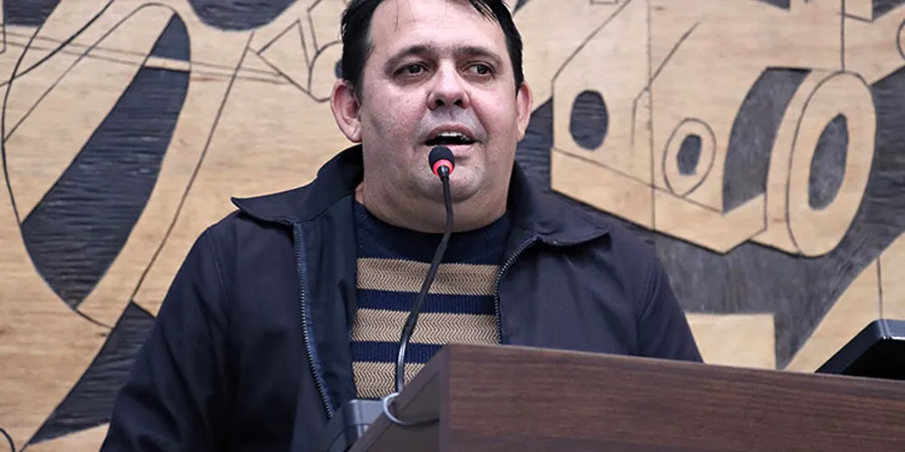 Parlamentar foi baleado na panturrilha