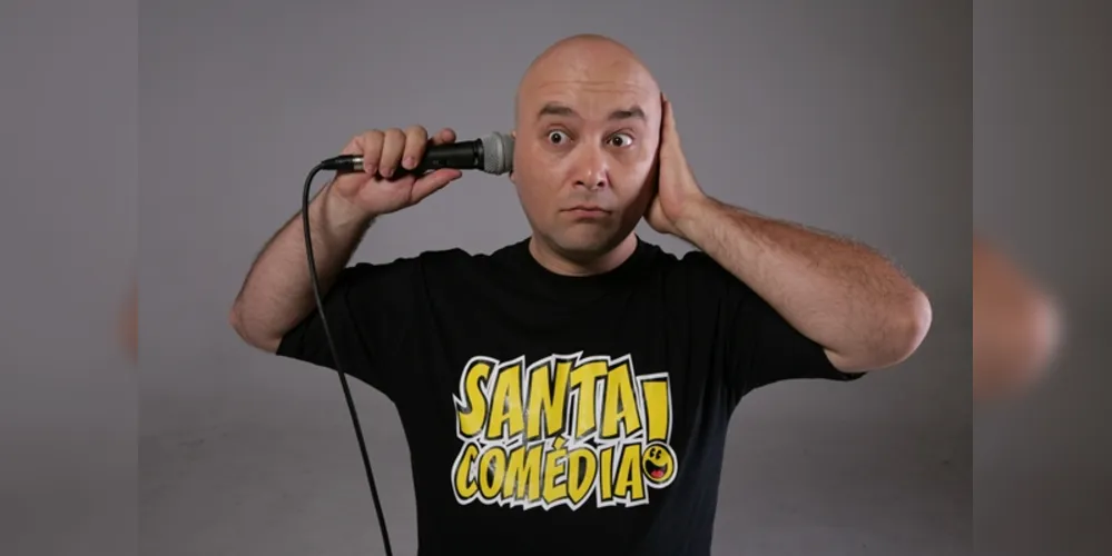Marco Zenni é um comediante, ator, improvisador, diretor e radialista.