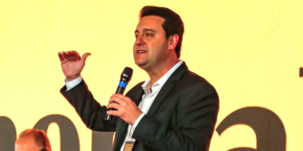Ratinho Junior durante discurso no evento promovido pela Continental, nesta quarta-feira (7)