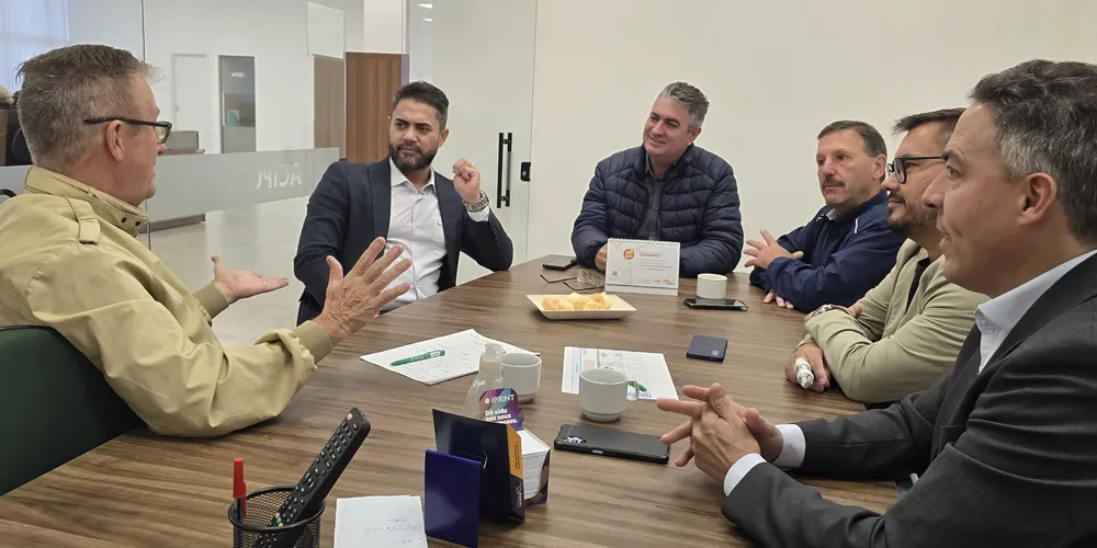 A reunião aconteceu nesta manhã de terça (27)