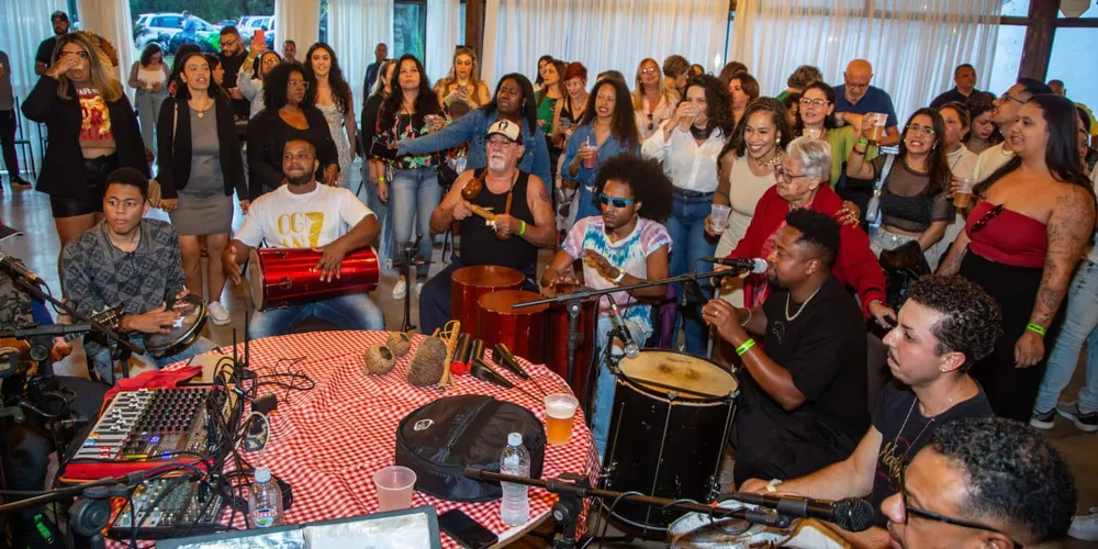 Além de muito samba e rap, a iniciativa promove a arrecadação de alimentos para o projeto Gueto em Movimento