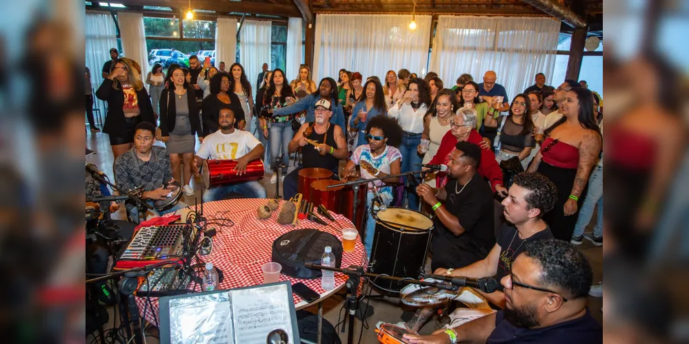 Além de muito samba e rap, a iniciativa promove a arrecadação de alimentos para o projeto Gueto em Movimento