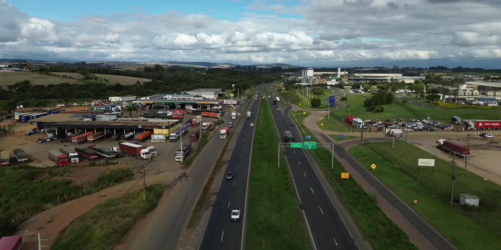 Parte do trecho urbano da BR-376, em Ponta Grossa