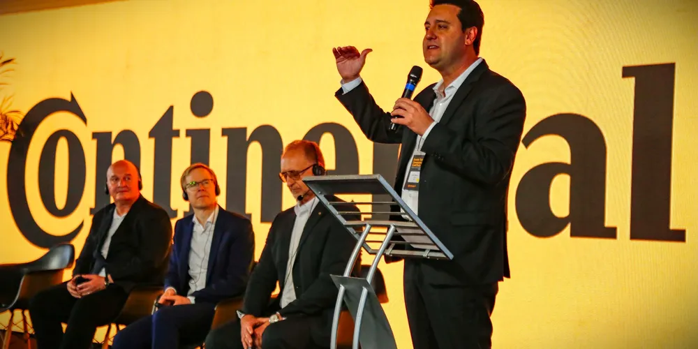 Carlos Massa Ratinho Junior durante evento na Continental