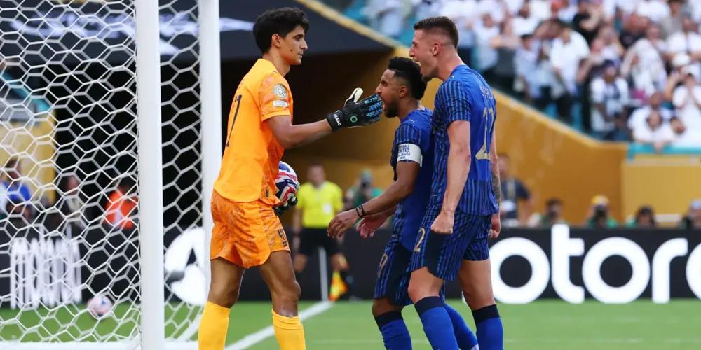 Bono pegou pênalti de Valverde e salvou de virada aos 90'