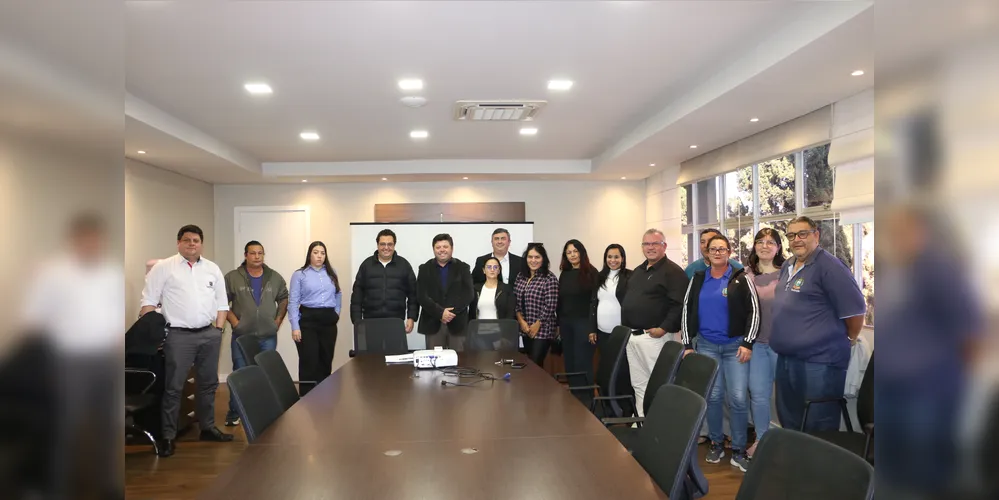 Reunião aconteceu na manhã desta terça-feira (17).