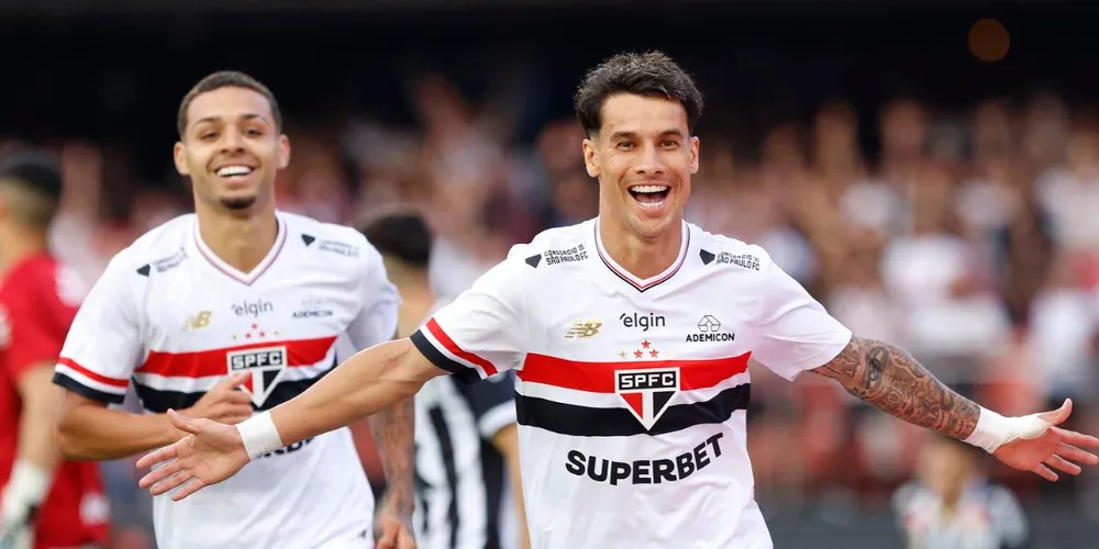 Ferreirinha comemorando um gol