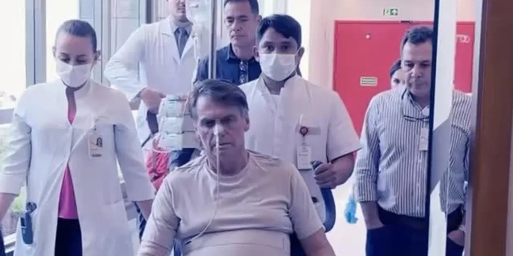 Em suas redes sociais, Bolsonaro publicou um vídeo mostrando alguns momentos durante a realização da tomografia.