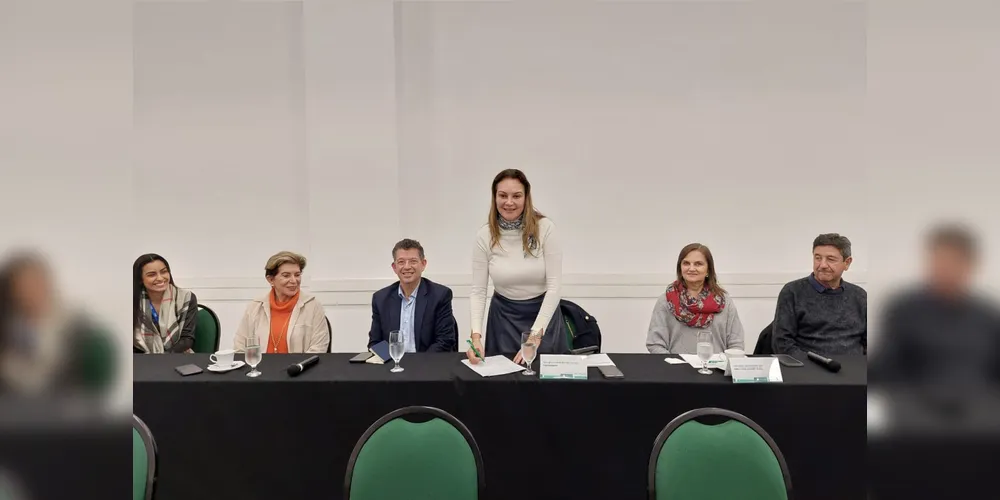 Assinatura teve a presença da presidente da Acipg, associados e lideranças políticas
