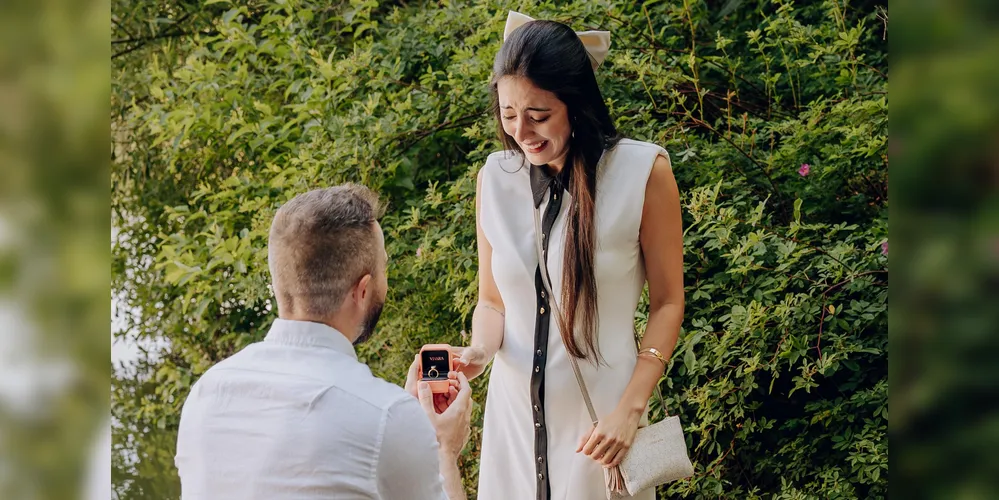 Neste Dia dos Namorados, Tais comemora um ano do pedido de casamento, feito por seu companheiro no Central Park