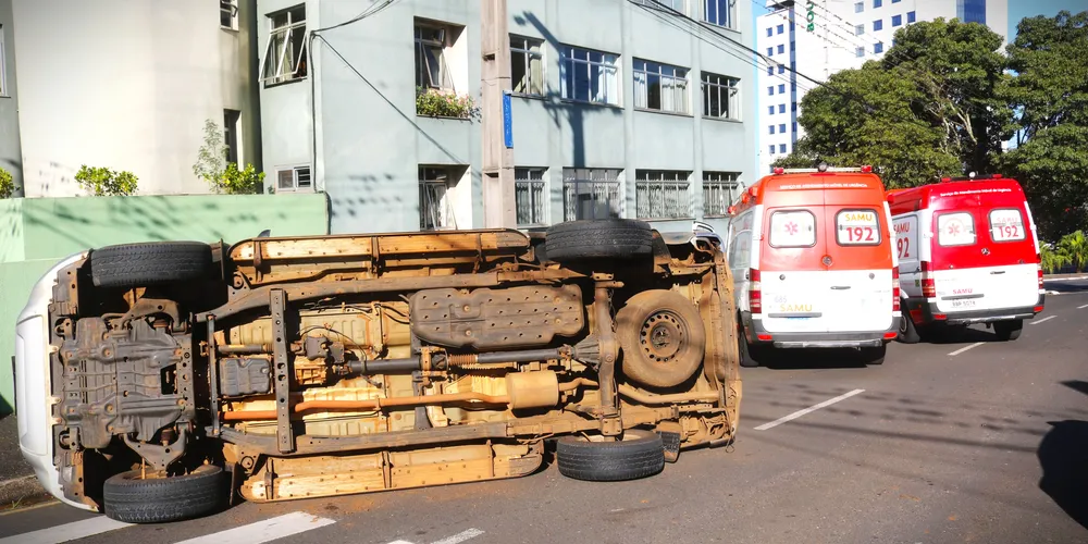 Acidente aconteceu no cruzamento das ruas Ricardo Lustosa Ribas e Coronel Dulcídio