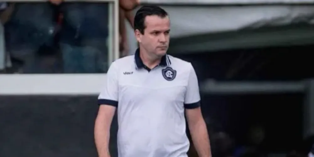 A diretoria azulina confirmou a saída do técnico Daniel Paulista para o Sport