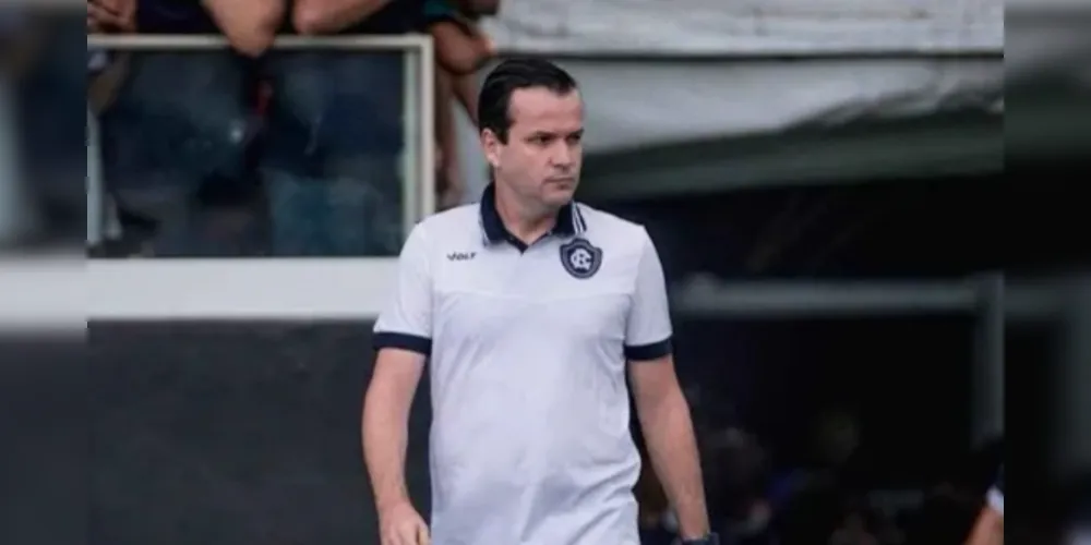 A diretoria azulina confirmou a saída do técnico Daniel Paulista para o Sport
