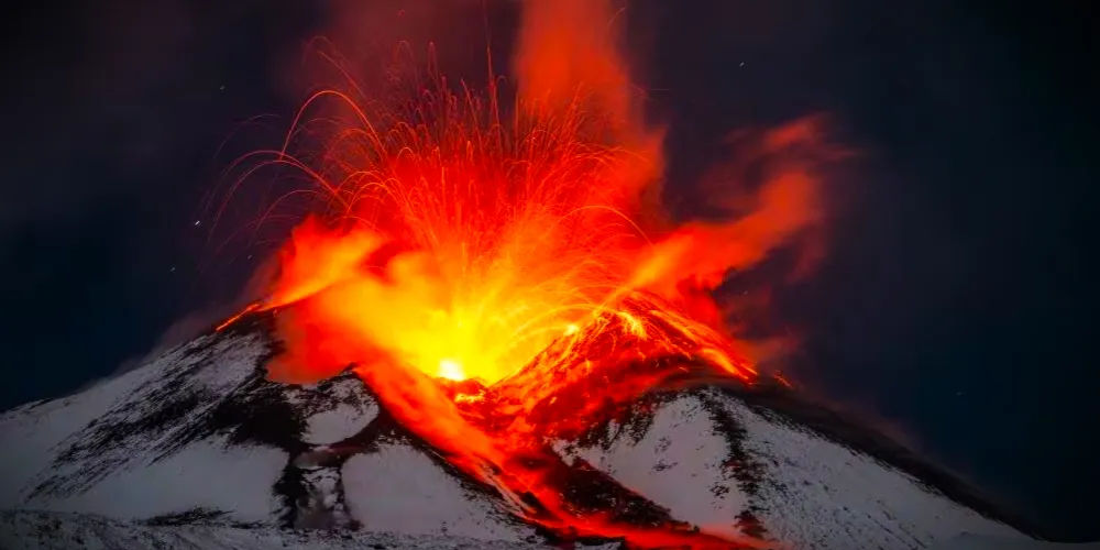 Vulcão Etna está localizado na Sicília, no sul da Itália