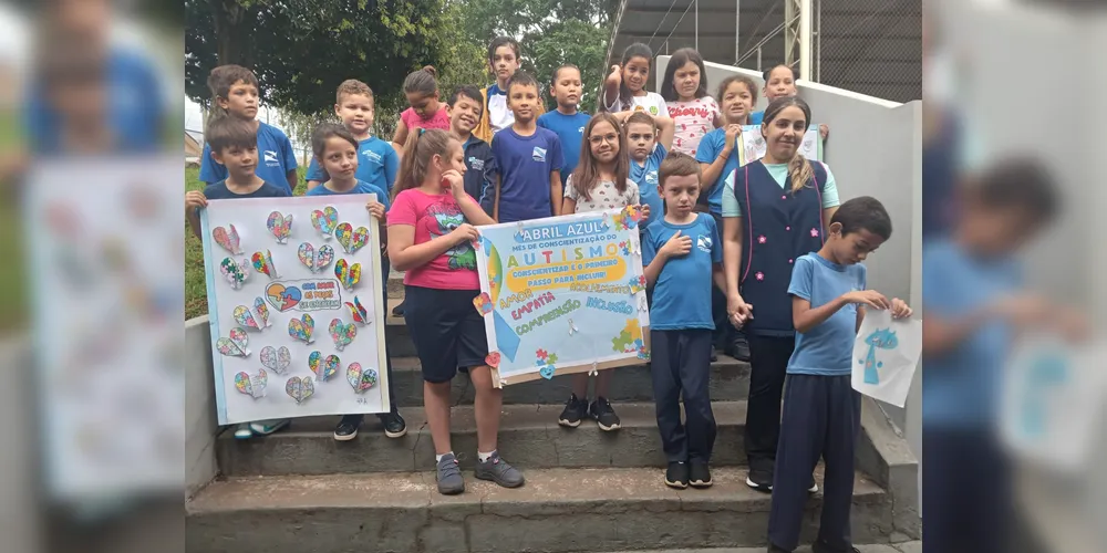 A classe assistiu a vídeos sobre tema, realizou debates, entrevistas e a confecção de cartazes
