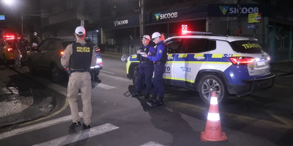 Agentes do Trânsito Viário realizaram a sinalização das vias