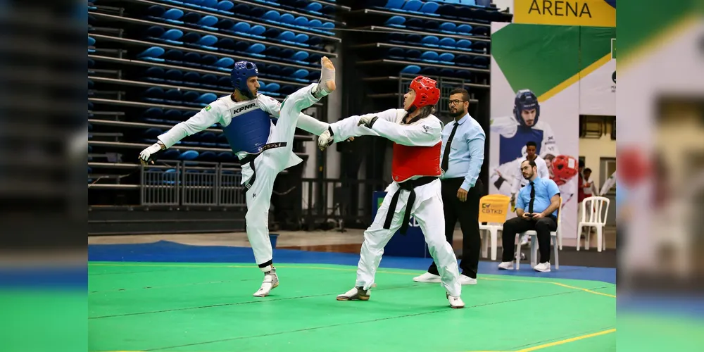 Professor Júnior Lima lutando no Grand Slam