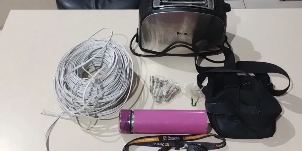 Objetos foram apreendidos pela Polícia