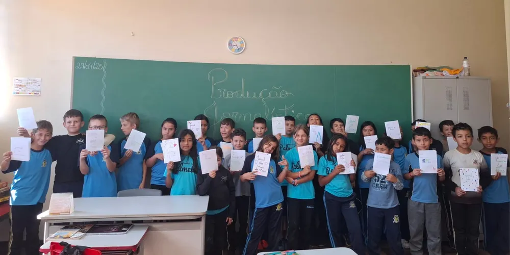 A proposta mobilizou os estudantes, que realizaram pesquisas e a confecção dos materiais