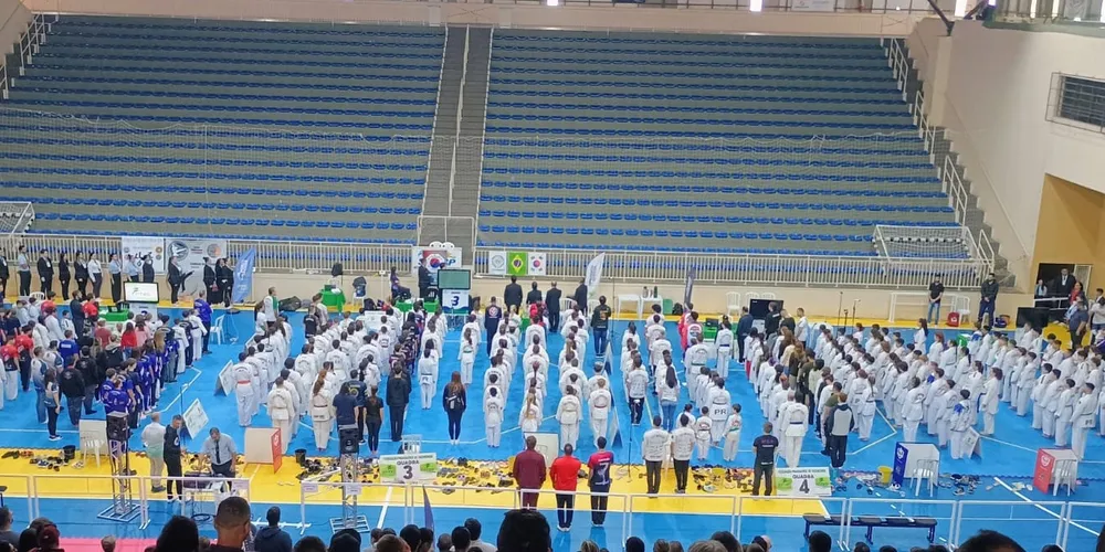 Todos os participantes do evento no Ginásio Oscar Pereira