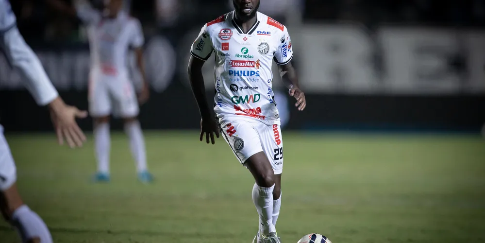 Allano em campo com as cores do Fantasma