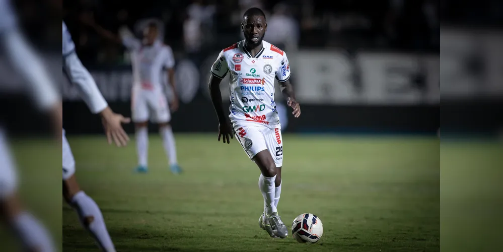 Allano em campo com as cores do Fantasma