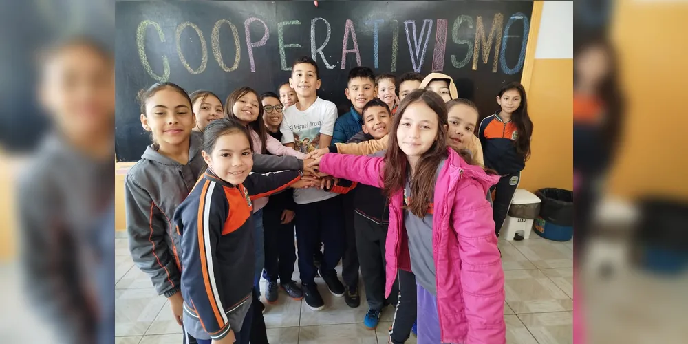 Os alunos de engajaram de forma espontânea com tema, tendo a participação familiar nas atividades como ponto de destaque