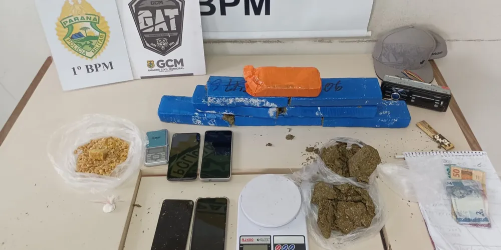 Drogas foram apreendidas e levadas para a delegacia
