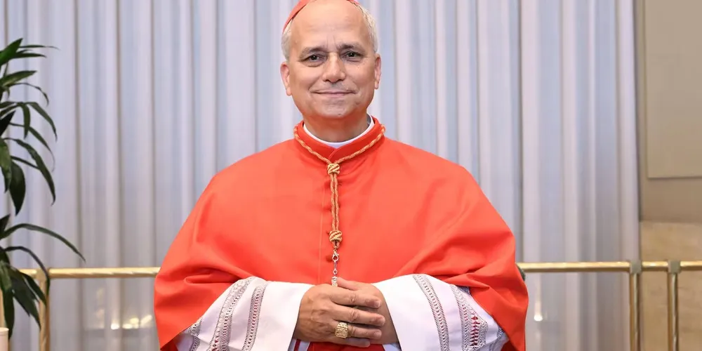 A fumaça branca foi emitida às 13h07 no horário de Brasília