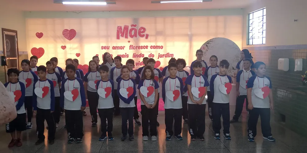 A culminância das atividades foi uma emocionante apresentação realizada pelos estudantes às suas mães e avós