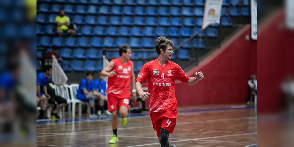 Formado pelas escolinhas de base de Castro, jovem de 23 anos se prepara para participar da Liga Nacional e do Super Paulistão