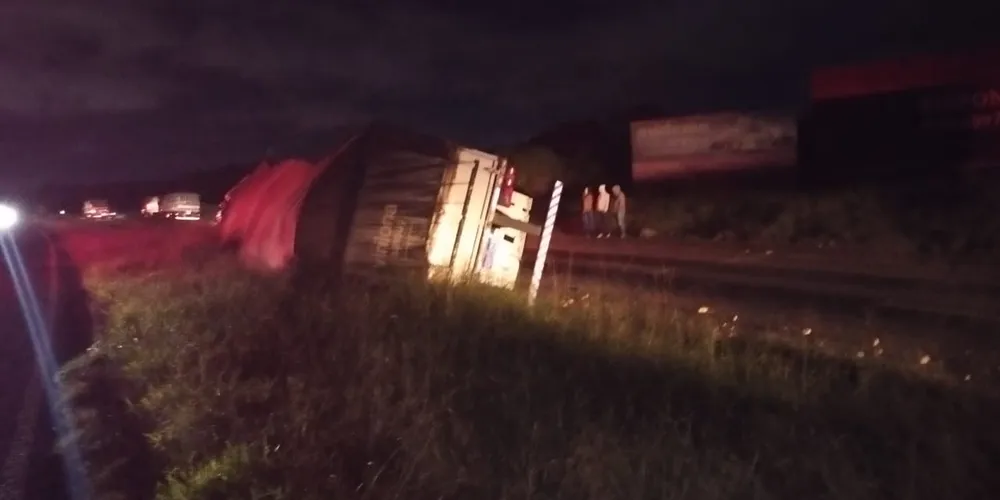 A situação foi registrada no sentido Carambeí - Ponta Grossa