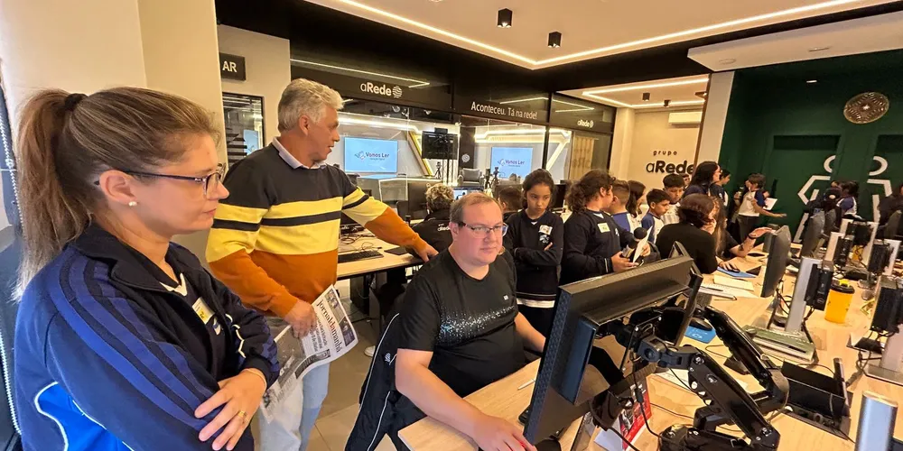 A ação contou com extensa preparação dos alunos antes da visita e um tour completo por um dos maiores grupos de comunicação do Paraná