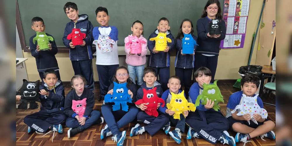 A turma realizou leituras guiadas, assistiu as videoaulas do Vamos Ler e IMM e participou de um momento lúdico com a utilização de bonecos de feltro