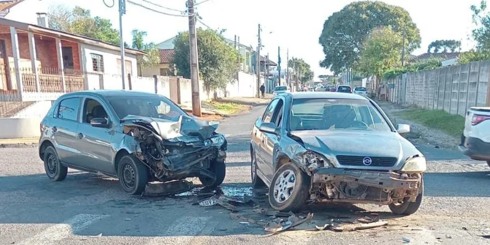 Colisão envolveu um Chevrolet Astra e um Volkswagen Gol