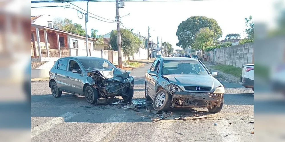 Colisão envolveu um Chevrolet Astra e um Volkswagen Gol